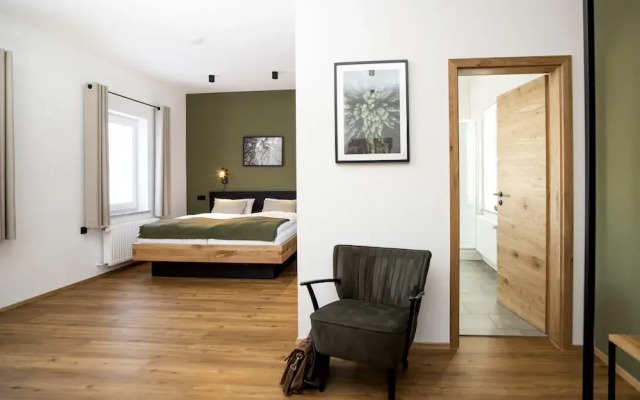 Holzfellas Hotel & Restaurant