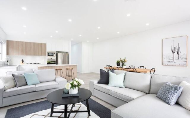 5 Bedroom Sydney Mansion with Parking