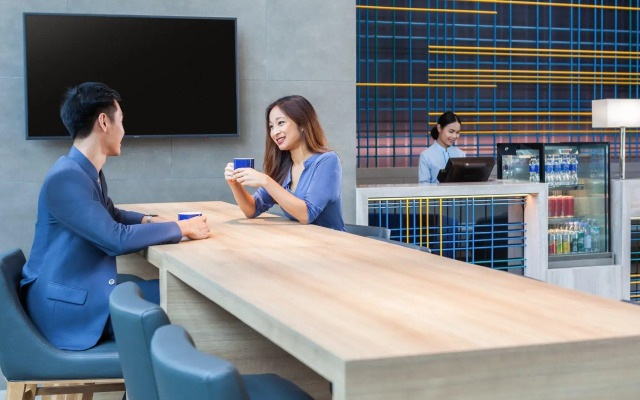 Holiday Inn Express Bangkok Soi Soonvijai by IHG