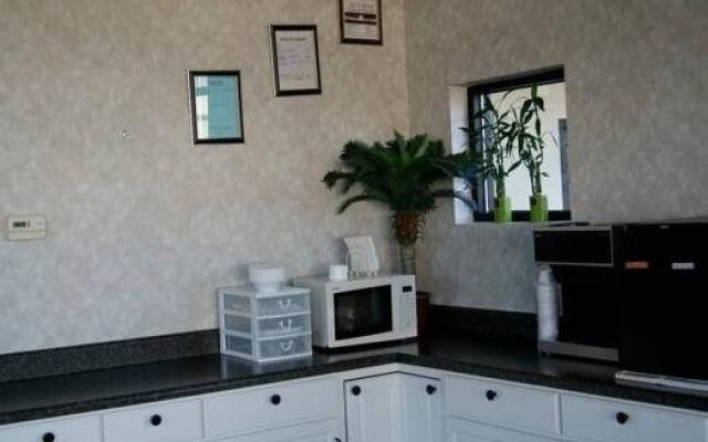 American Inn and Suites