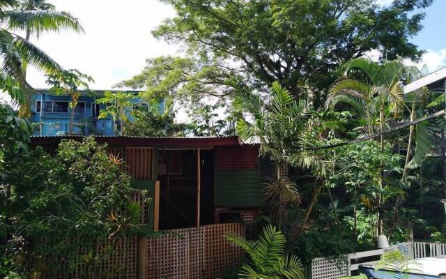 Colonial Lodge