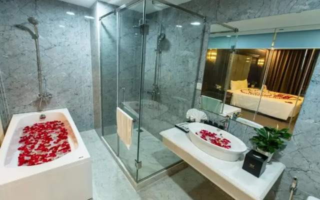 Peace Hotel Ha Long