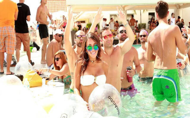 Renaissance Aruba Resort And Casino, A Marriott Luxury & Lifestyle Hotel