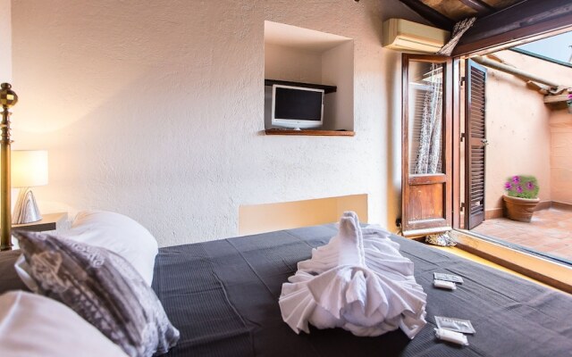 Rental in Rome Arco della Ciambella Penthouse