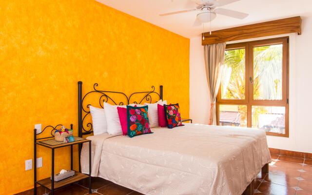 Casa Lotería -Pueblito Sayulita- Colorful, Family and Relax Experience with Private Parking and Pool