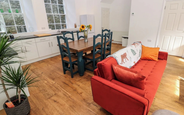 2 Regent Mews