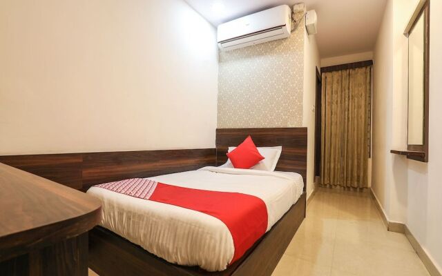 OYO 14194 Hotel Deccan Lodging and Boarding