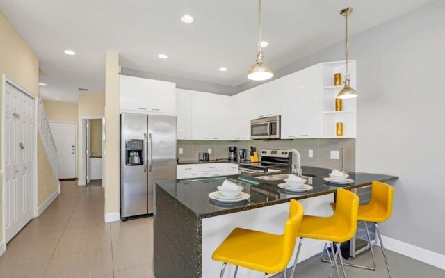 1511retreat 3 Bedroom Townhouse by Redawning