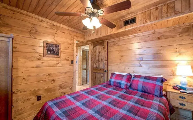 Rocky Top Lodge - Six Bedroom Cabin
