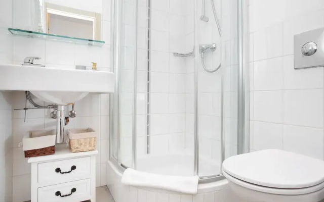 Apartment Warsaw Warecka by Renters