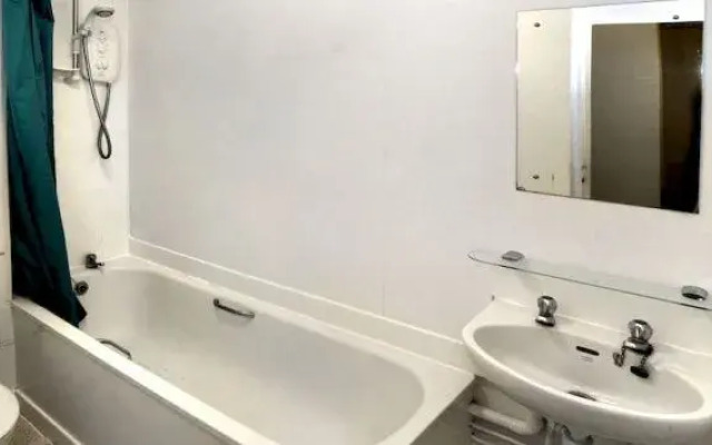 Destiny Student Meadow Court - Campus Accommodation