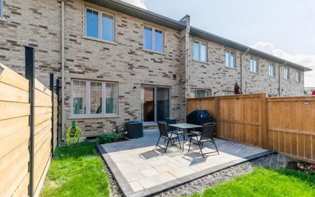 Modern Lakeshore 3BR 3BA TH Free Parking BBQ