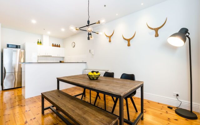 AERIN, 2BDR Melbourne Apartment