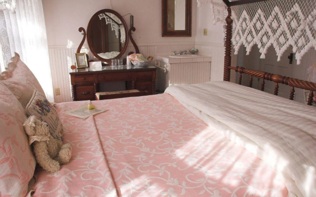 White Lace Inn