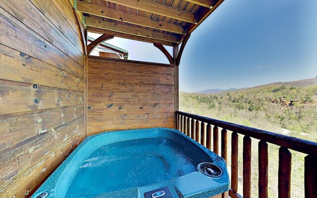 Gatlinburg Falls W/ Hot Tub & Big Views! 2 Bedroom Cabin