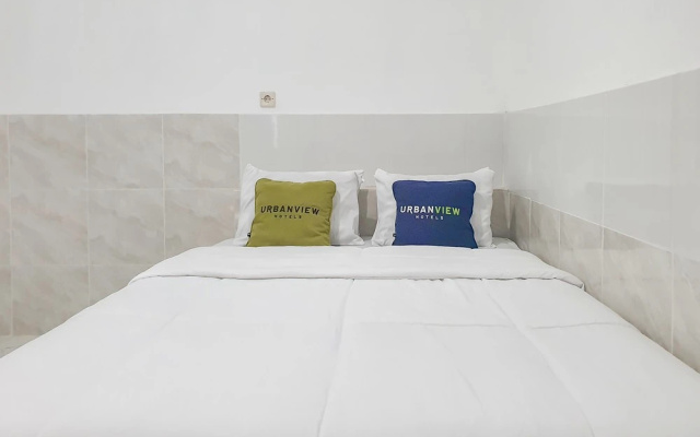 Urbanview Aurel House Cirebon – Guest Rooms – Cirebon