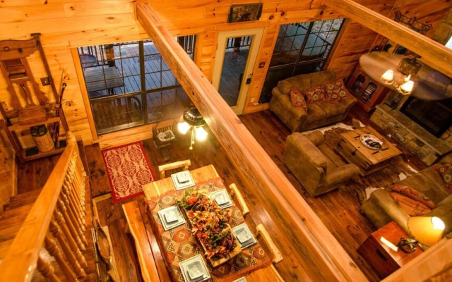 Breathless Cabin Includes Free Wifi, Parking Onsite, Private Hot Tub, and BBQ by Redawning