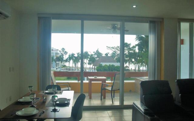 Beachfront Apartment Your Home in Cozumel