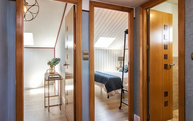 Chezmoihomes Duplex Cathedral