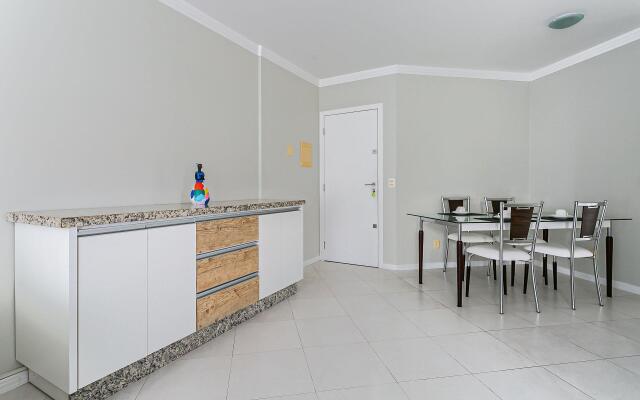 Apto com churrasqueira a 450m do mar RIC205