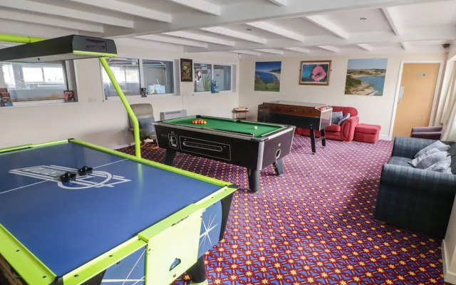 13 Gower Holiday Village
