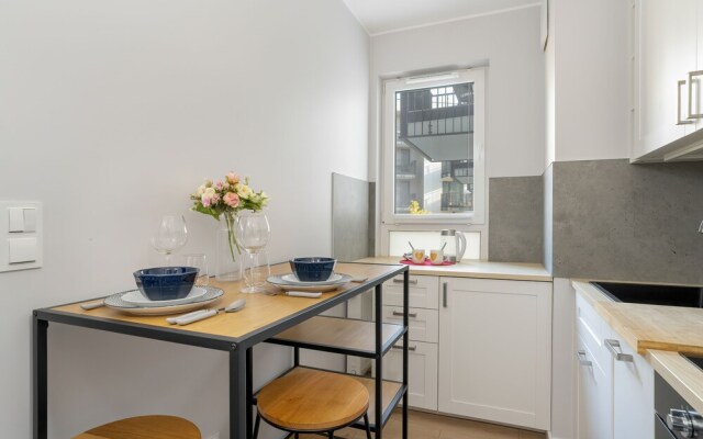 Stylish & Comfy Garbary Studio with Parking by Renters