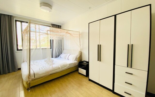 Phoenix Apartment by LINK