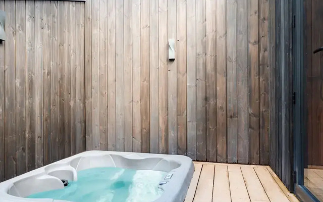 Fawns Keep - Hot Tub and Sauna Retreat