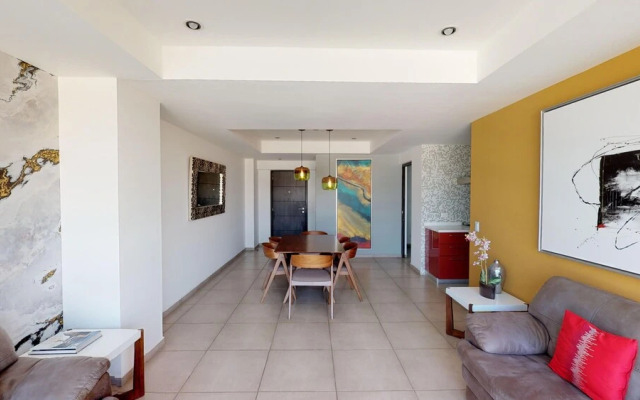 Comfortable and Trendy Apartment 2C