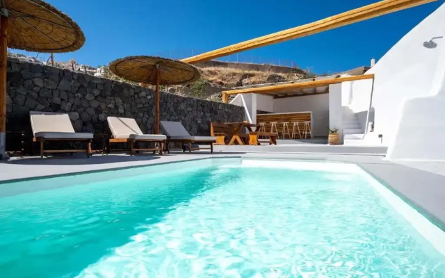 Karpimo & Fertimo Suites Santorini