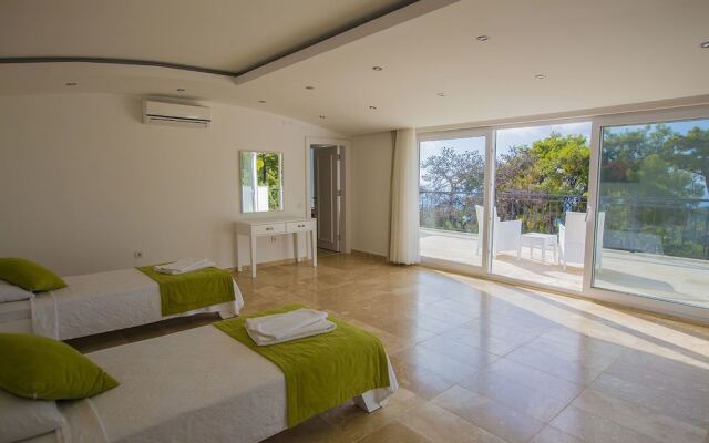 Villa Serenity by Akdenizvillam