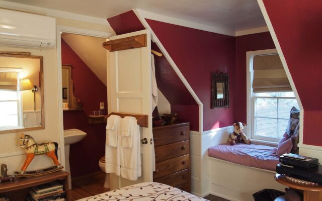 Strawberry Creek Inn Bed & Breakfast