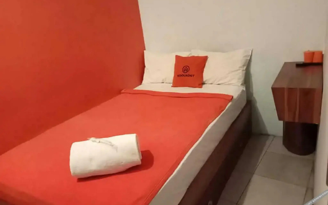 Inep Kayu Jebres by Reddoorz