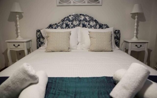 Best House Kolxidos Ampelokipoi Metro Athens