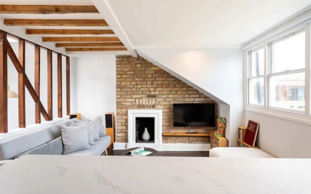Bright Maida Vale Apartment