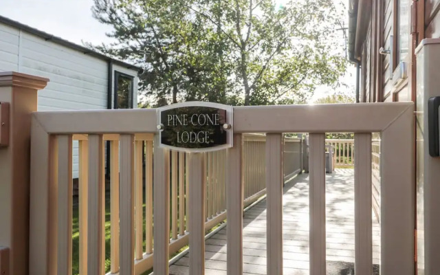 Pinecone Lodge - No 9