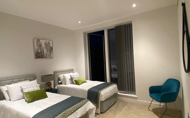 Marvelous 3 Bed Penthouse in Kewbridge