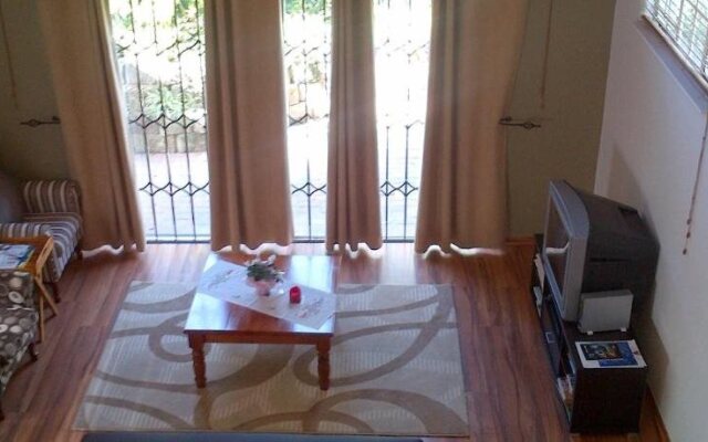 Six Valk Avenue Guest House