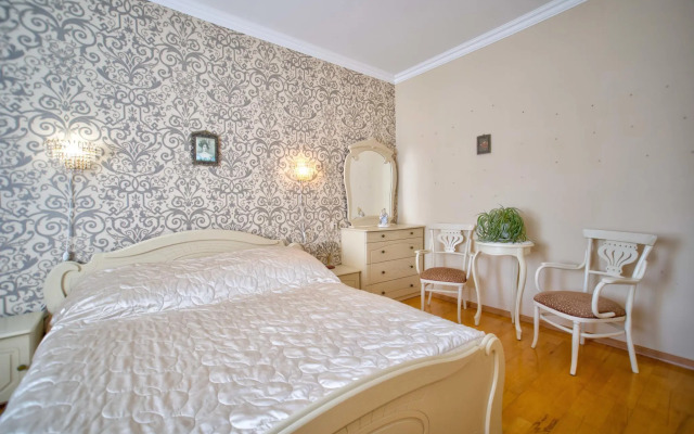 Апартаменты на проспекте Лабораторный 18