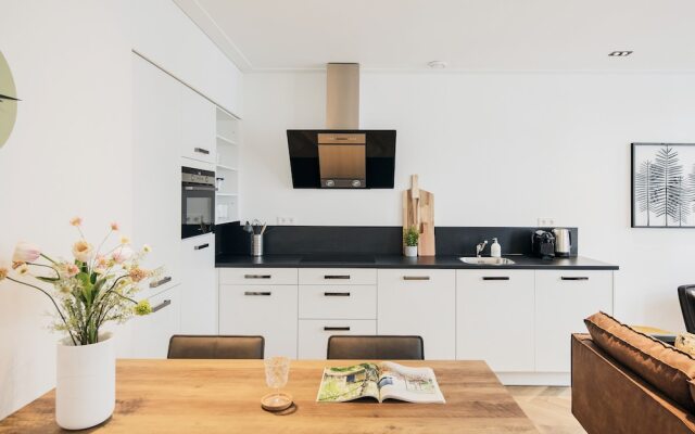 Damrak Short Stay Amsterdam