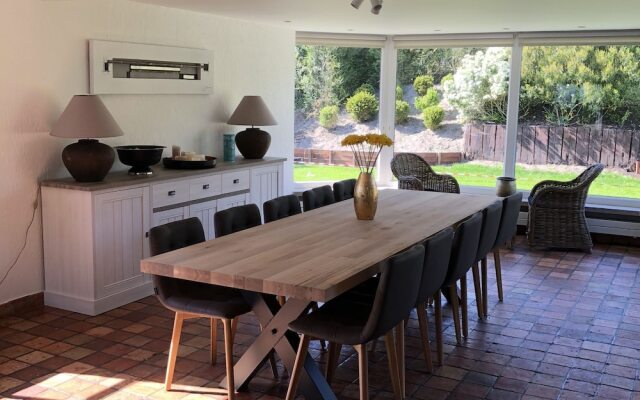 Atmospheric Holiday Home Situated in a Quiet Residential Area Close To the Beach