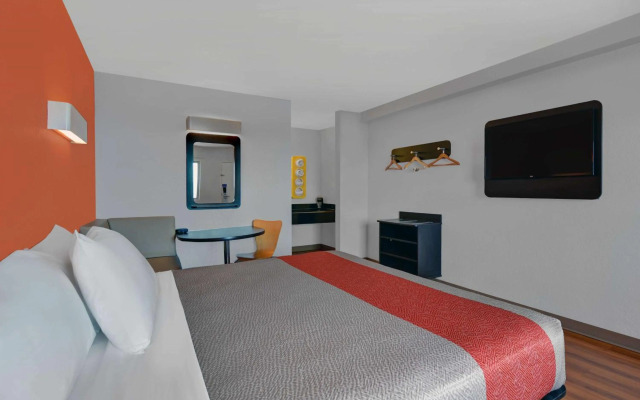 Motel 6 Cutler Bay, FL