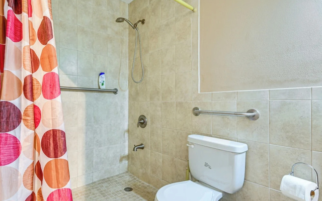 Lutz Home ~ 14 Mi to Downtown Tampa