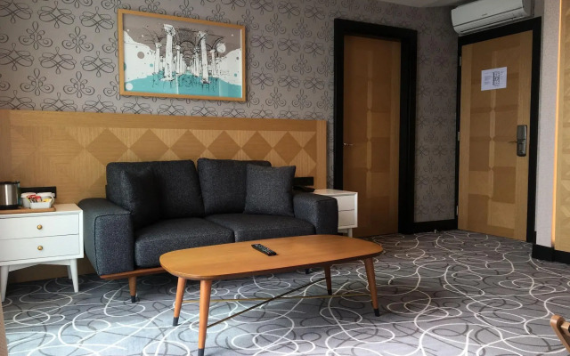 Four-G Hotel