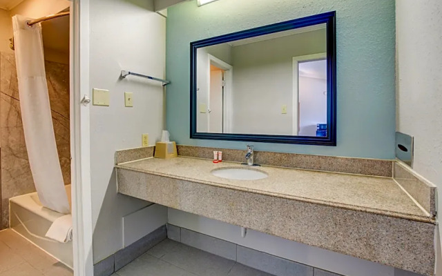 OYO Hotel Lake Charles LA I-10