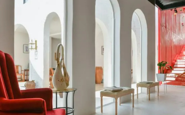 Lakeside Art Club Garden Hotel