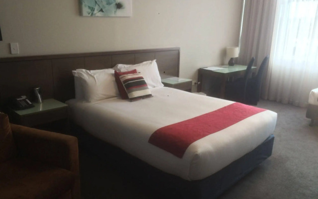 Sfera's Park Suites & Convention Centre