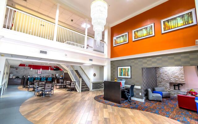 Econo Lodge Inn & Suites East Houston I-10