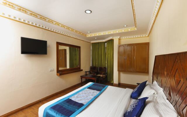 OYO 13807 Hotel Gurupriya