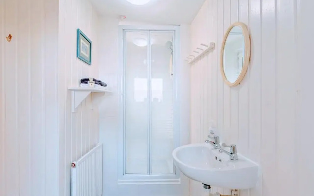 Outstanding, Georgian Flat Overlooking the bay